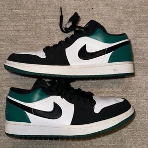 Jordan 1 low Mystic Green size 9.5